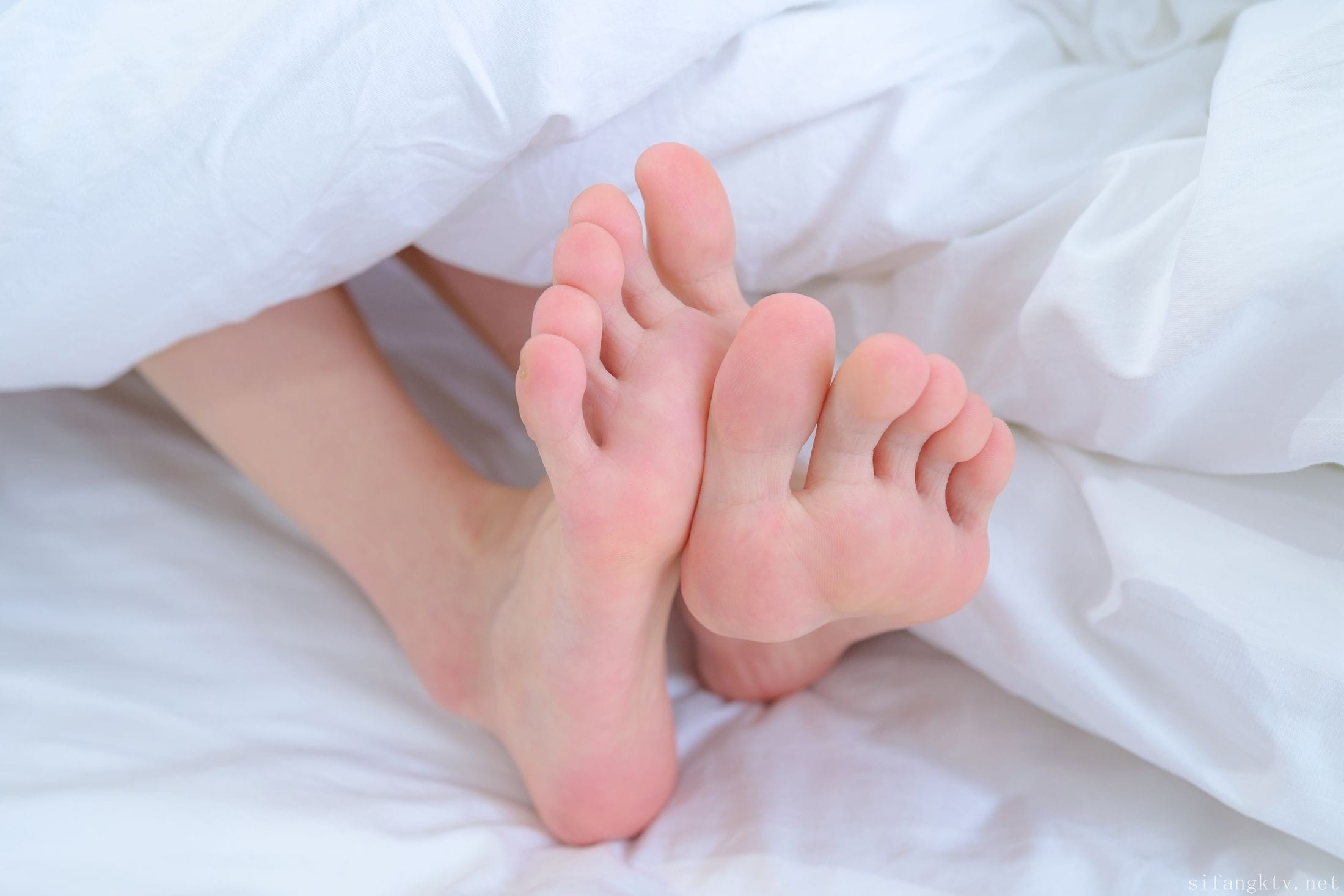 明亮教室黑板背景下的风骚私房清纯少女诱惑